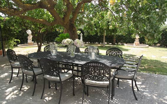 Al fresco dining
